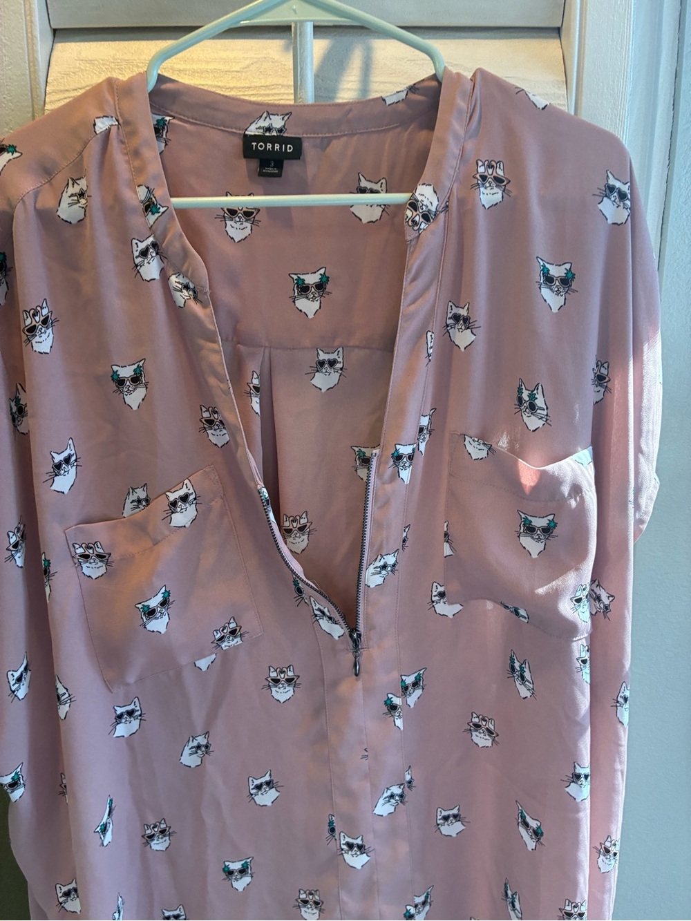 torrid Rose Mauve Floral-Print V-Neck Blouse - Picture 9 of 13